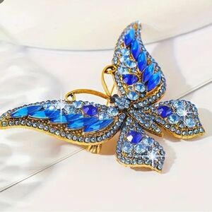 🦋 Betsey Johnson stunning blue crystal butterfly brooch 🦋